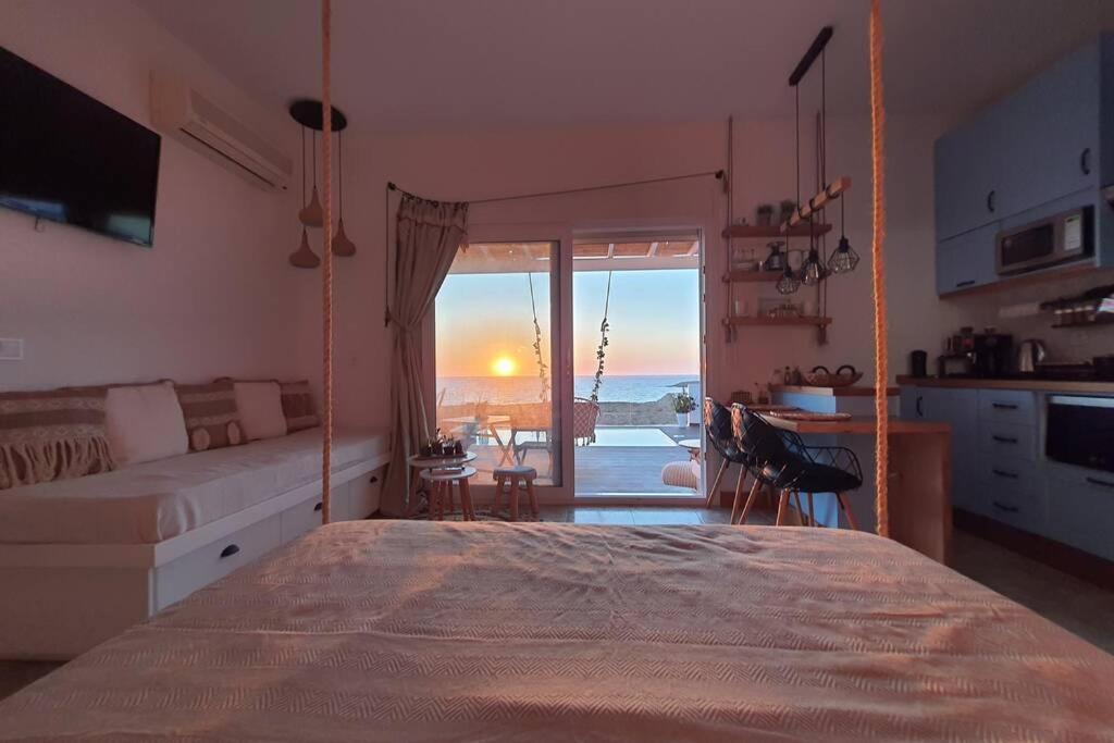 פויניקיון Tramonto Luxury Villa No1- Breathtaking Sunset View מראה חיצוני תמונה