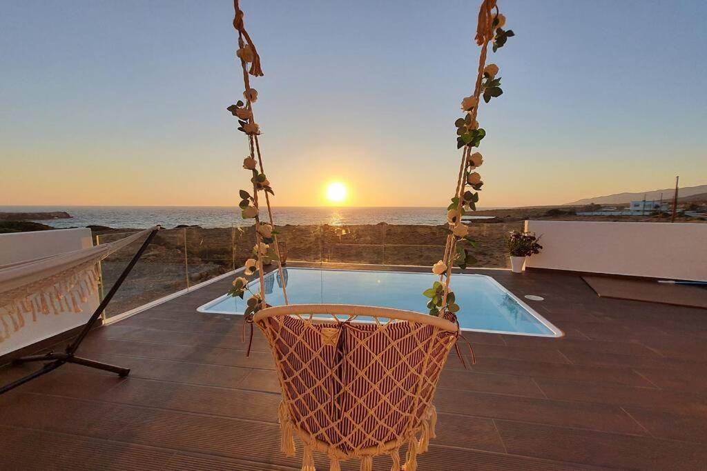 פויניקיון Tramonto Luxury Villa No1- Breathtaking Sunset View מראה חיצוני תמונה