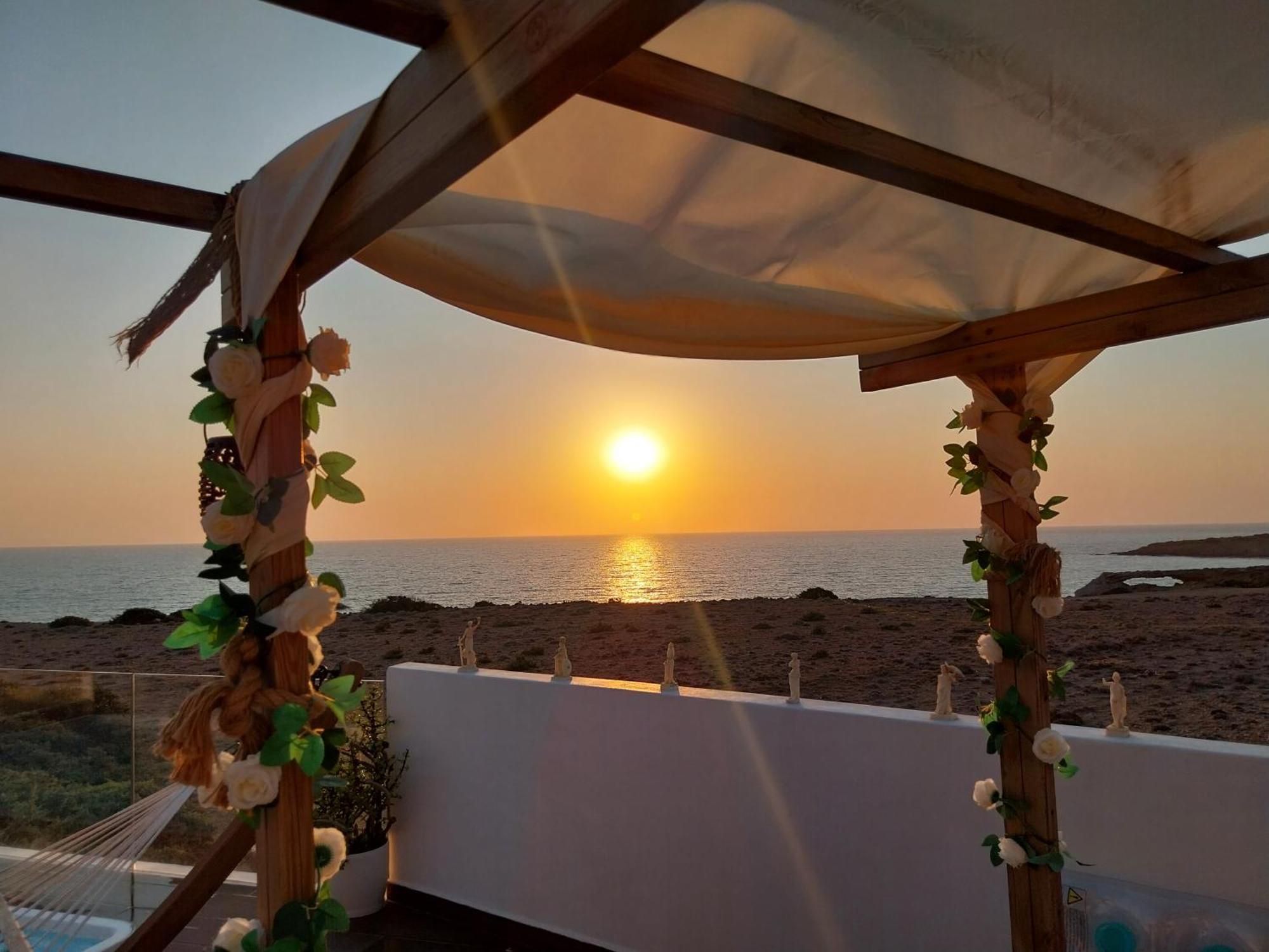 פויניקיון Tramonto Luxury Villa No1- Breathtaking Sunset View מראה חיצוני תמונה
